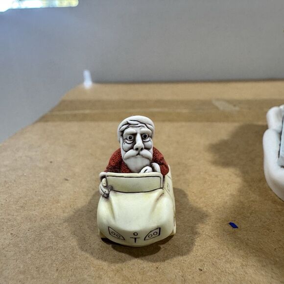 Harmony Kingdom No Charge 2018 Santa in Electric Tesla Car in Space UK Made SGN - Picture 14 of 15